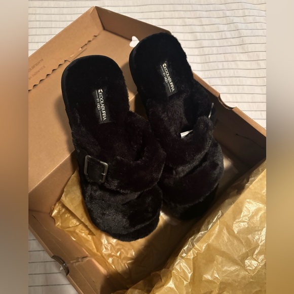 BNIB Koolaburra by Ugg Fur sandals - Picture 4 of 11